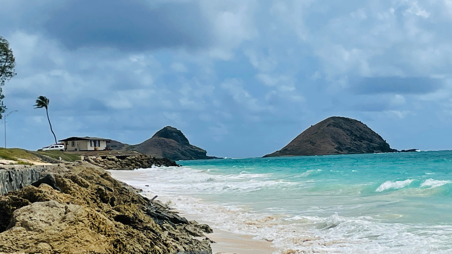 This is the last cabin on the end of the Bellows AF base. You can see the infamous Lanikai Mokes in the background.